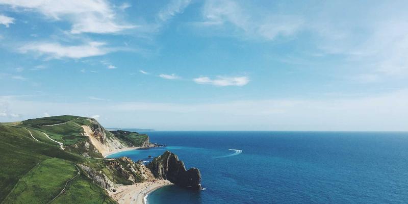 从闺蜜下午茶到行业峰会：时尚职场女性的向上社交与旅行式成长