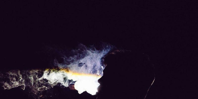 从闺蜜到合伙人：美妆创业者如何通过女性社交圈找到事业伙伴与投资人