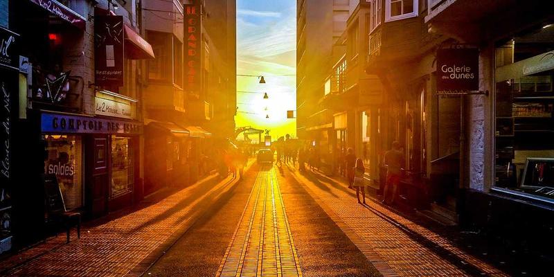 银发姐妹的精彩生活：单身老年女性如何通过旅行、美妆与兴趣社区拥抱数字社交，告别孤独